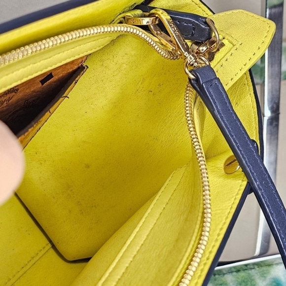 🔹️MCM🔹️ "RARE" MINI NAVY BLUE CROSSBODY BAG ✨️💙 - Picture 11 of 12